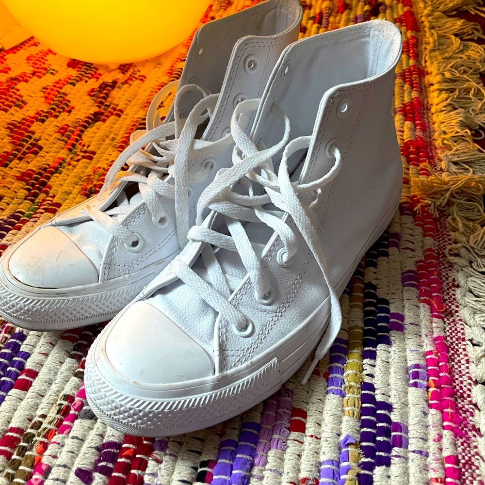 White leather converse all stars size 7.5